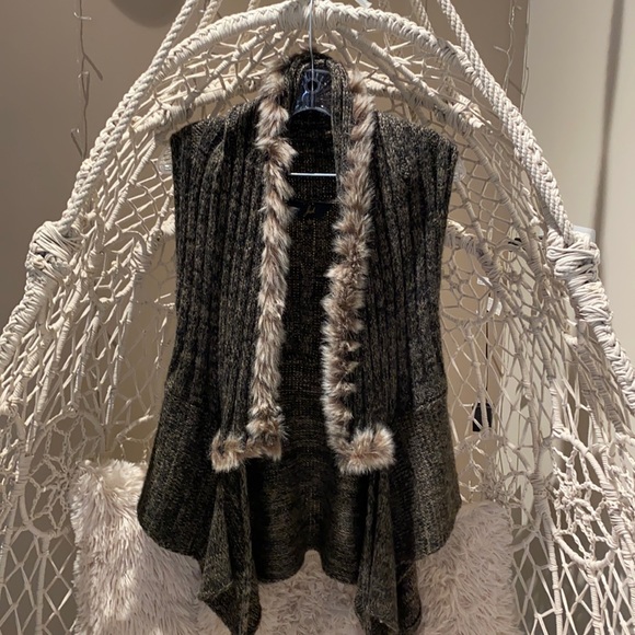 Beautiful vest - Picture 2 of 4